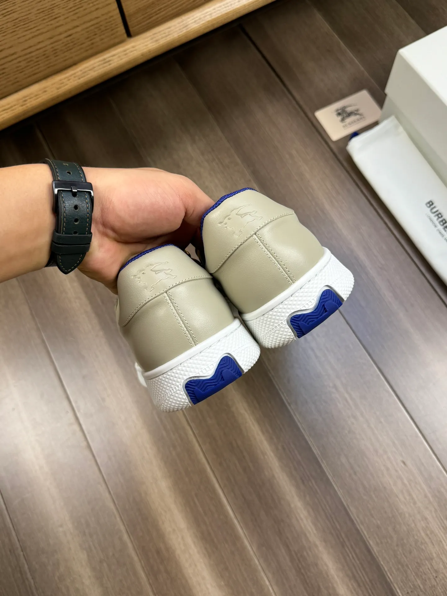 P400 [BURBERRY] Burberry - Upper: imported 🔝 Napa calfskin, brand totem cloth, tongue brand cloth label - Inner lining: canvas lining, - Outsole: rubber; two-color molded outsole - Super high quality control·Fine workmanship: highlighted (high-end·luxury·grade) -Size: 38-44 (Male 45, can be customized)